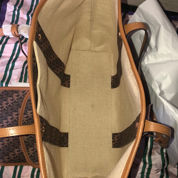 💲SOLD💲Michael Kors Eva Large Tote - Picture 7 of 8